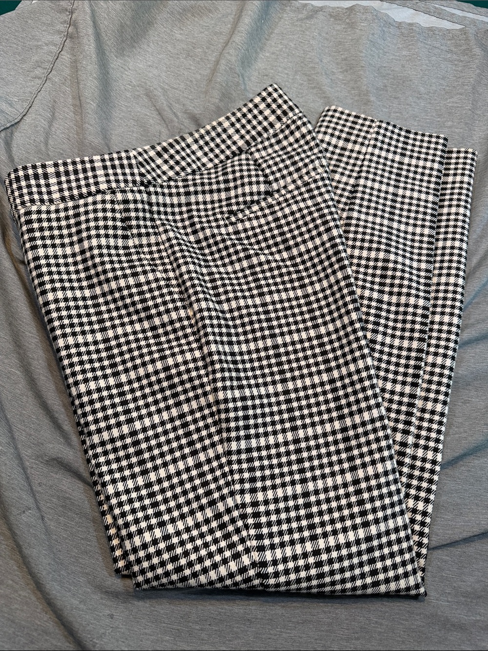 Express Men's Black & White Houndstooth Dress Pants